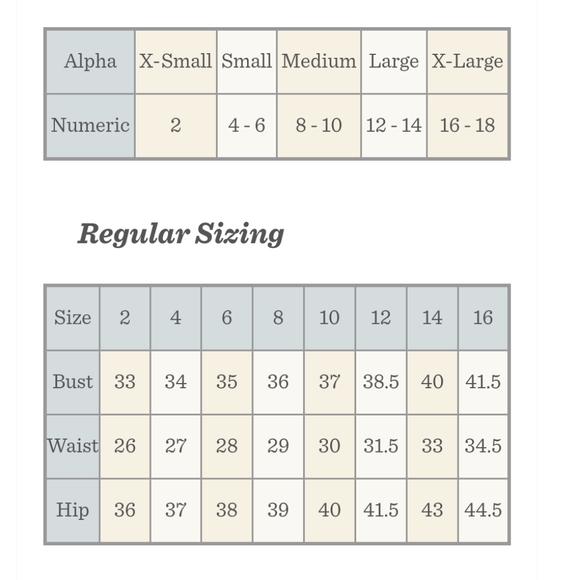 ♥️LAST ONE♥️🌿SILK GARDEN BLOUSE🌿 - Picture 3 of 3